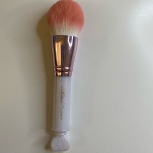 Blush brush